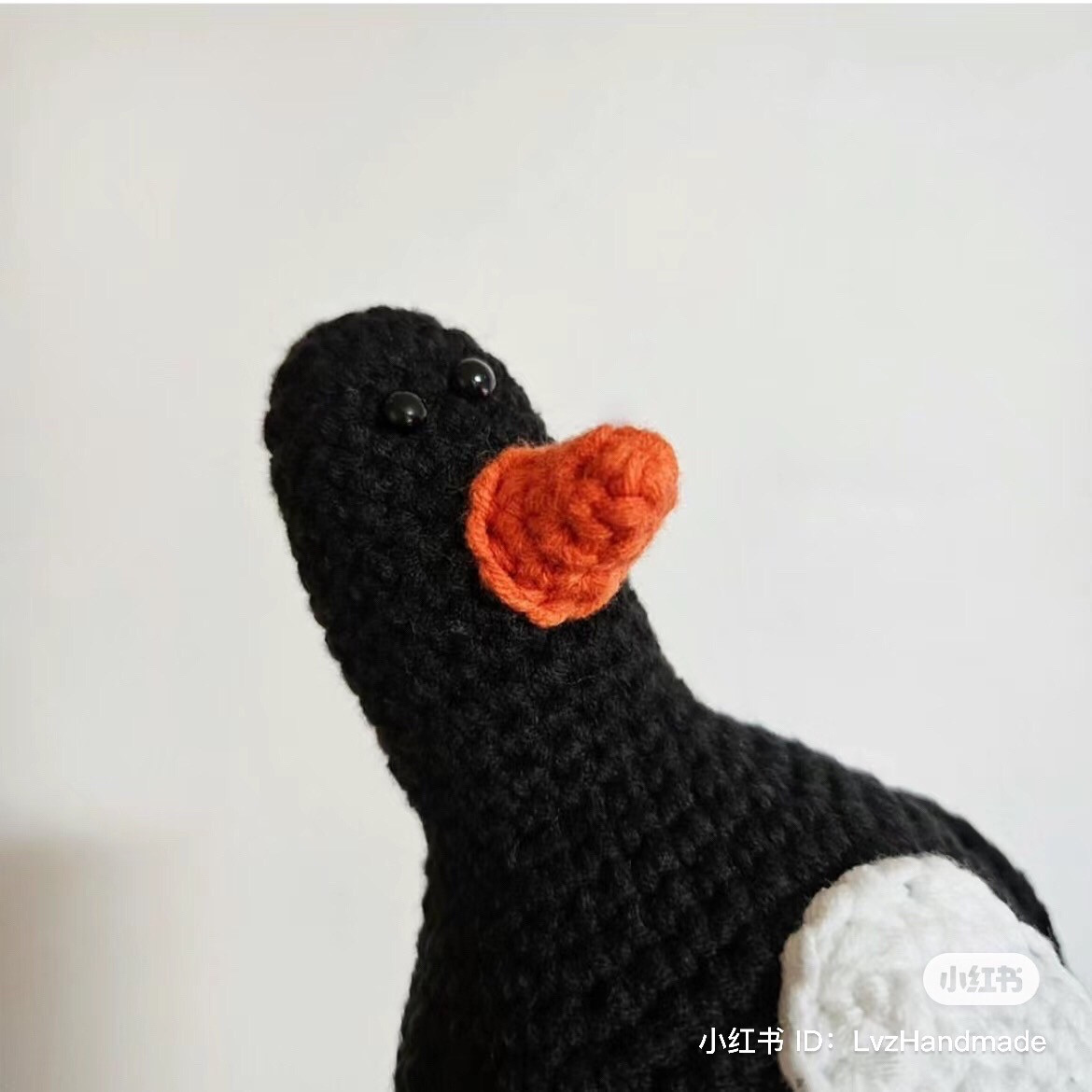 Hướng dẫn móc búp bê gà Amigurumi đội mũ đỏ