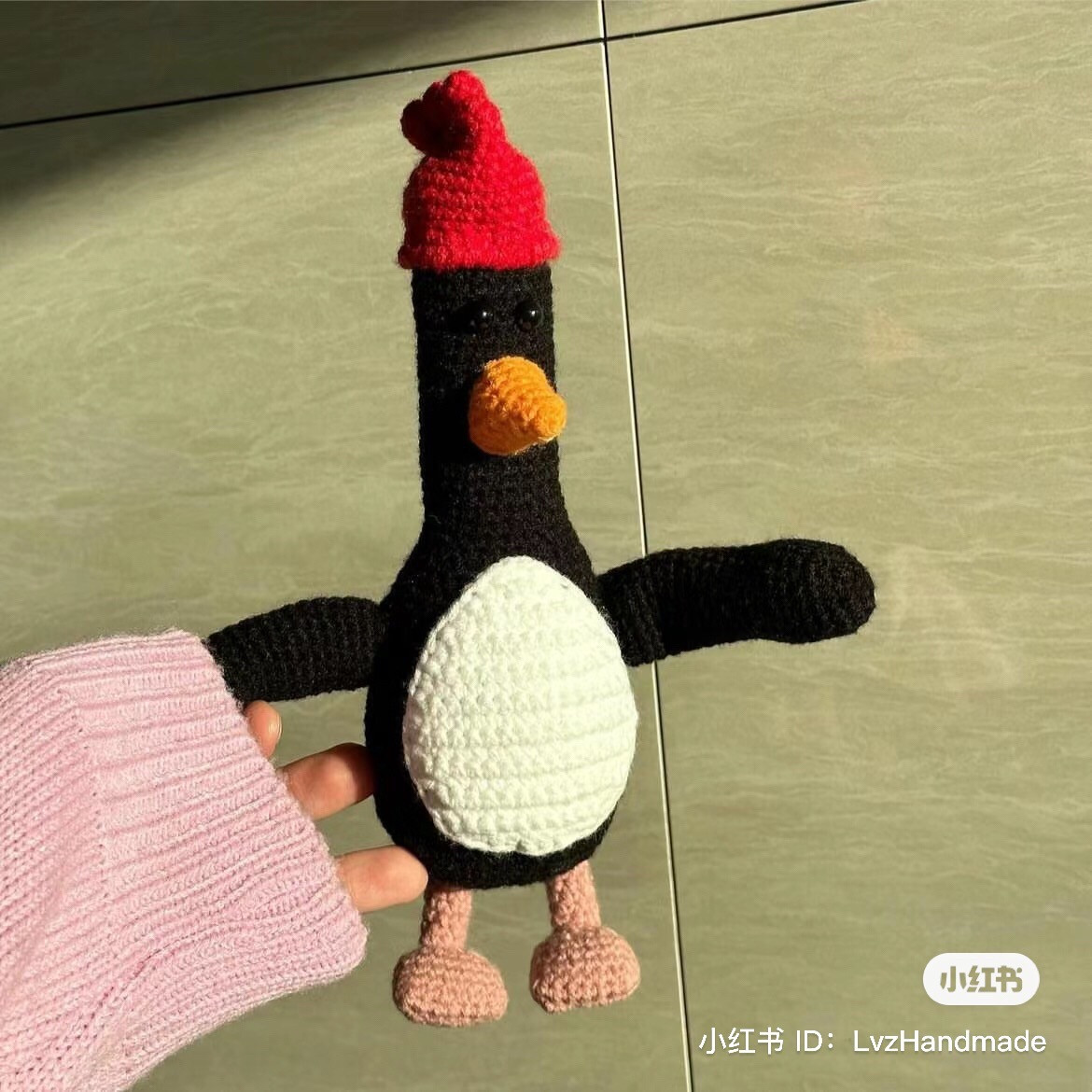Hướng dẫn móc búp bê gà Amigurumi đội mũ đỏ