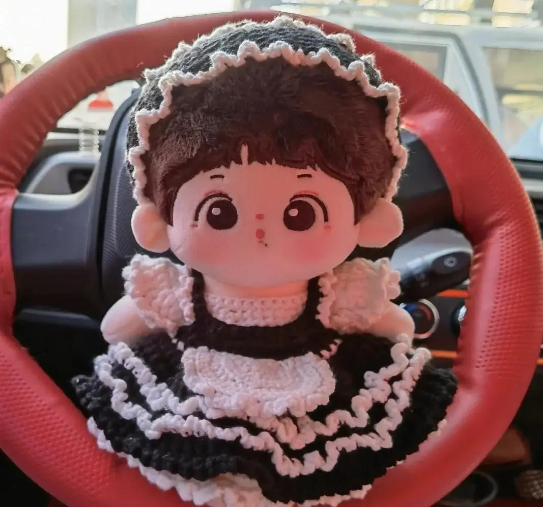 Hướng dẫn móc búp bê mặc váy nữ trang đen trắng