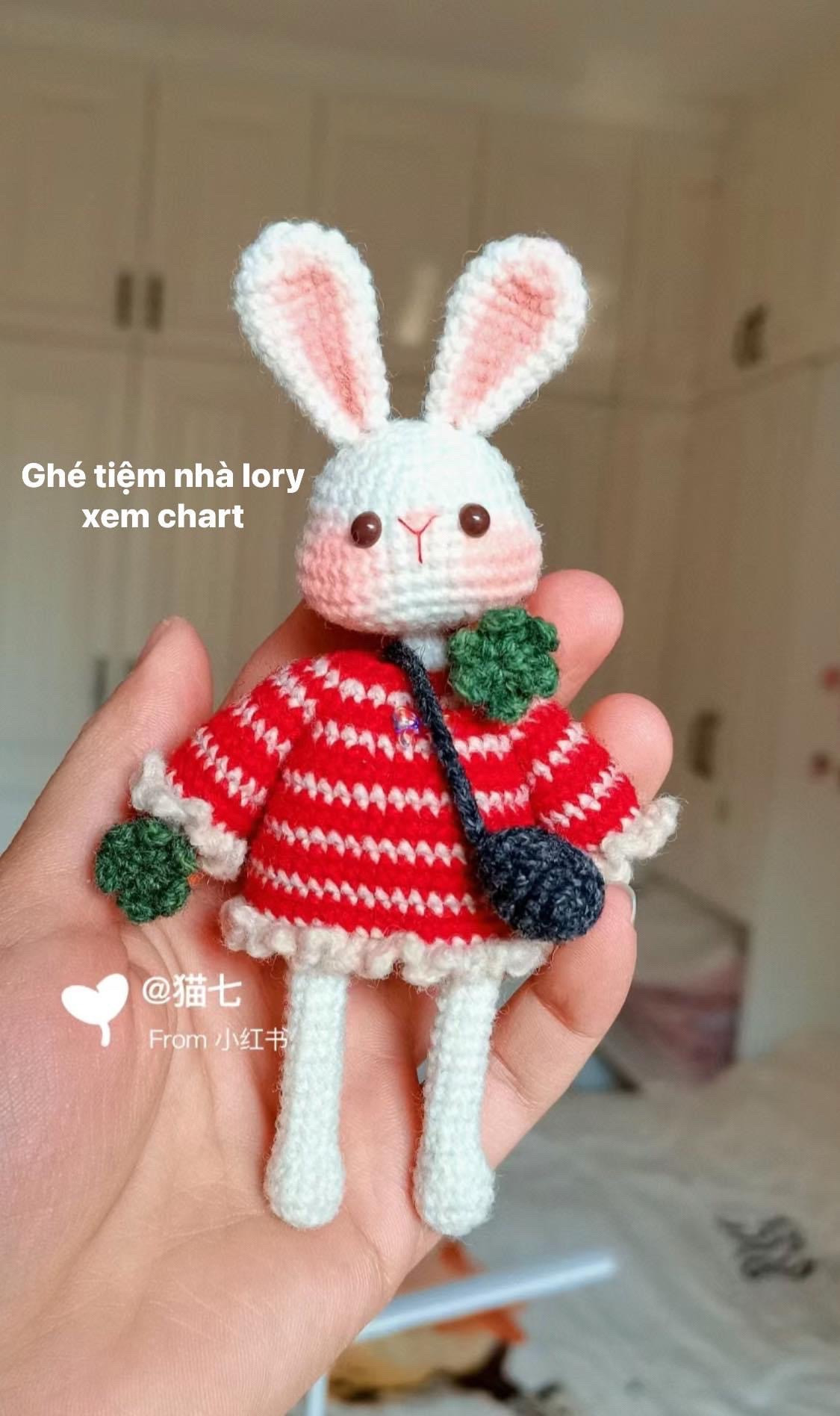 Hướng dẫn móc búp bê thỏ mặc áo len đỏ