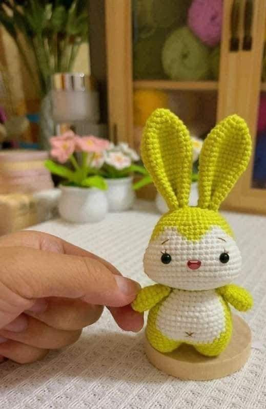 Hướng dẫn móc búp bê thỏ màu vàng xanh