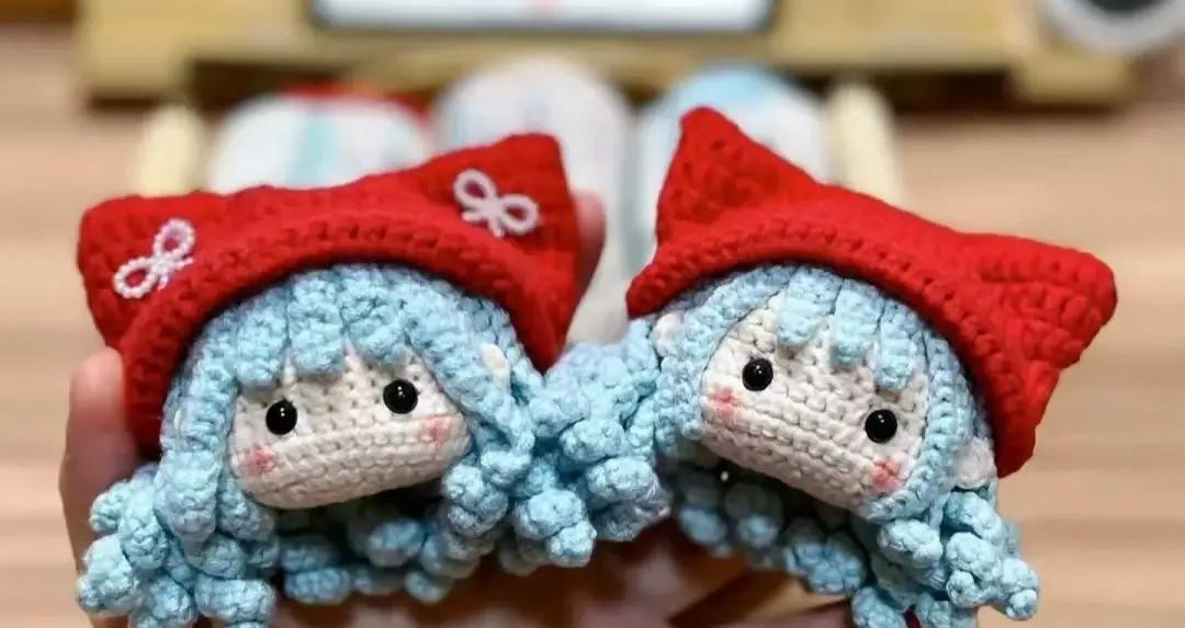 Hướng dẫn móc búp bê tóc xanh mũ đỏ