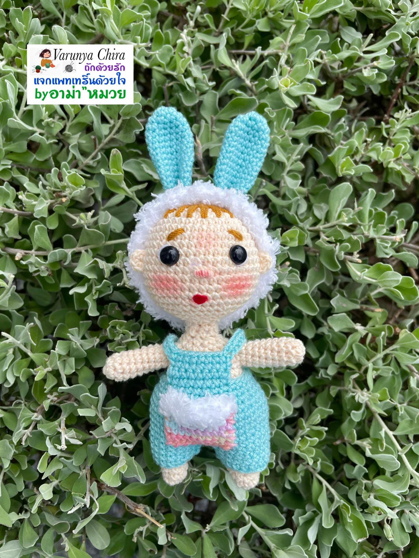 Hướng dẫn móc búp bê trẻ em mặc quần yếm xanh