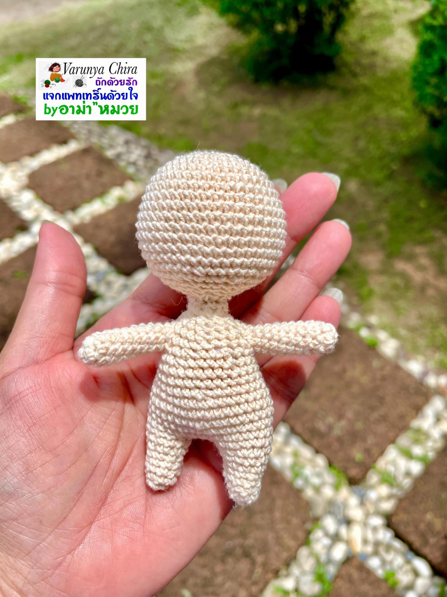 Hướng dẫn móc búp bê trẻ em mặc quần yếm xanh