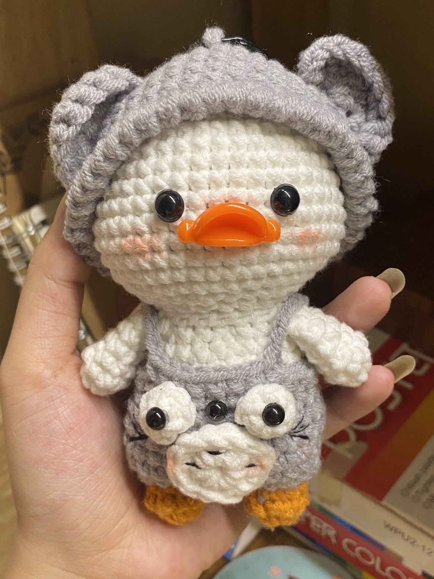 Hướng dẫn móc búp bê vịt mặc quần yếm gấu dễ thương