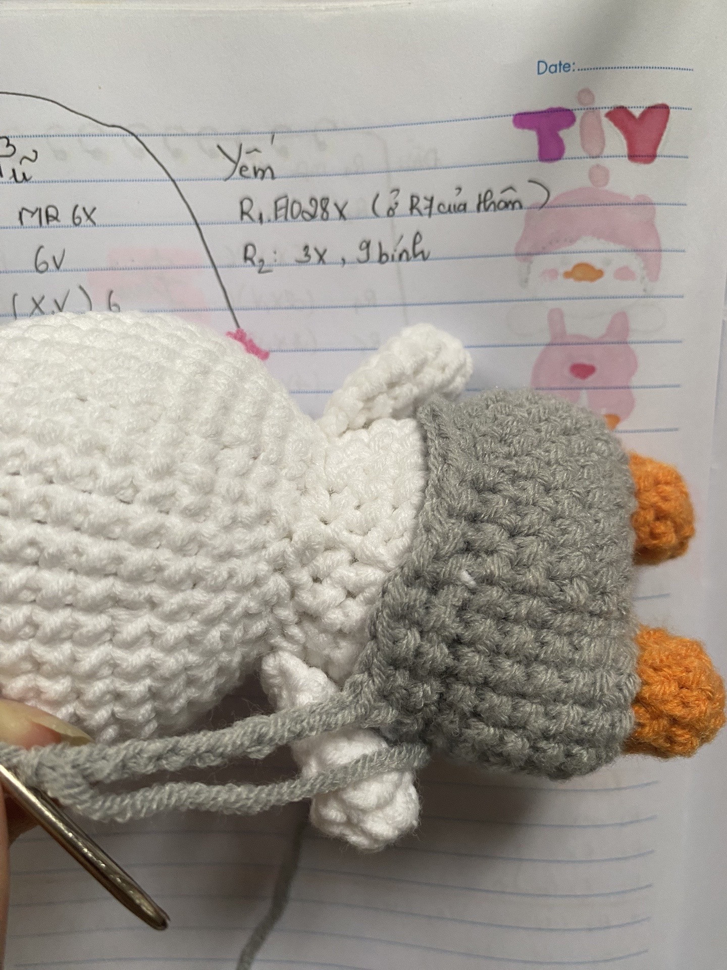 Hướng dẫn móc búp bê vịt mặc quần yếm gấu dễ thương