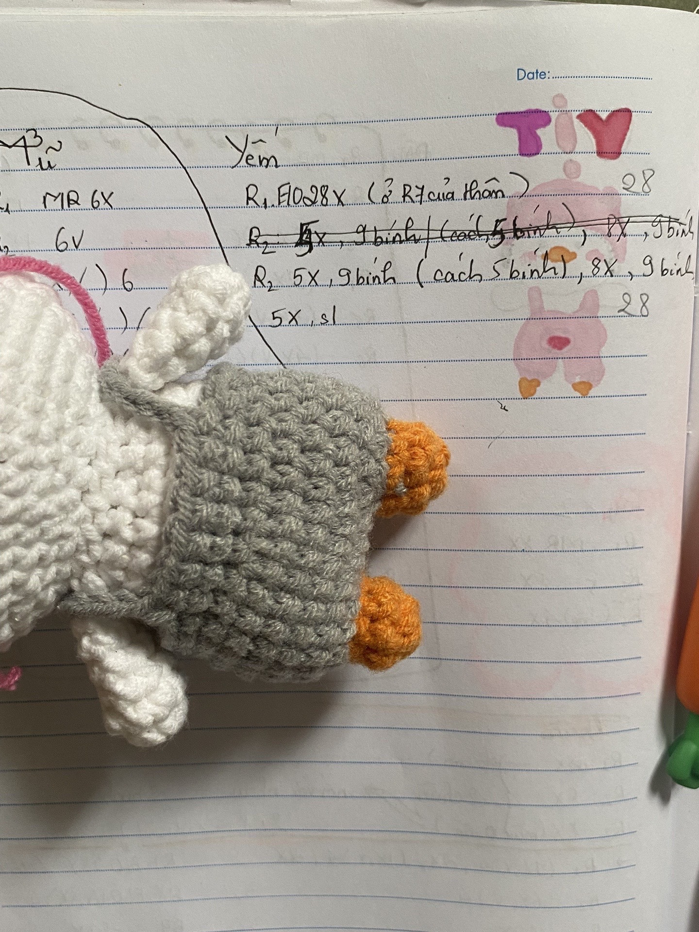 Hướng dẫn móc búp bê vịt mặc quần yếm gấu dễ thương