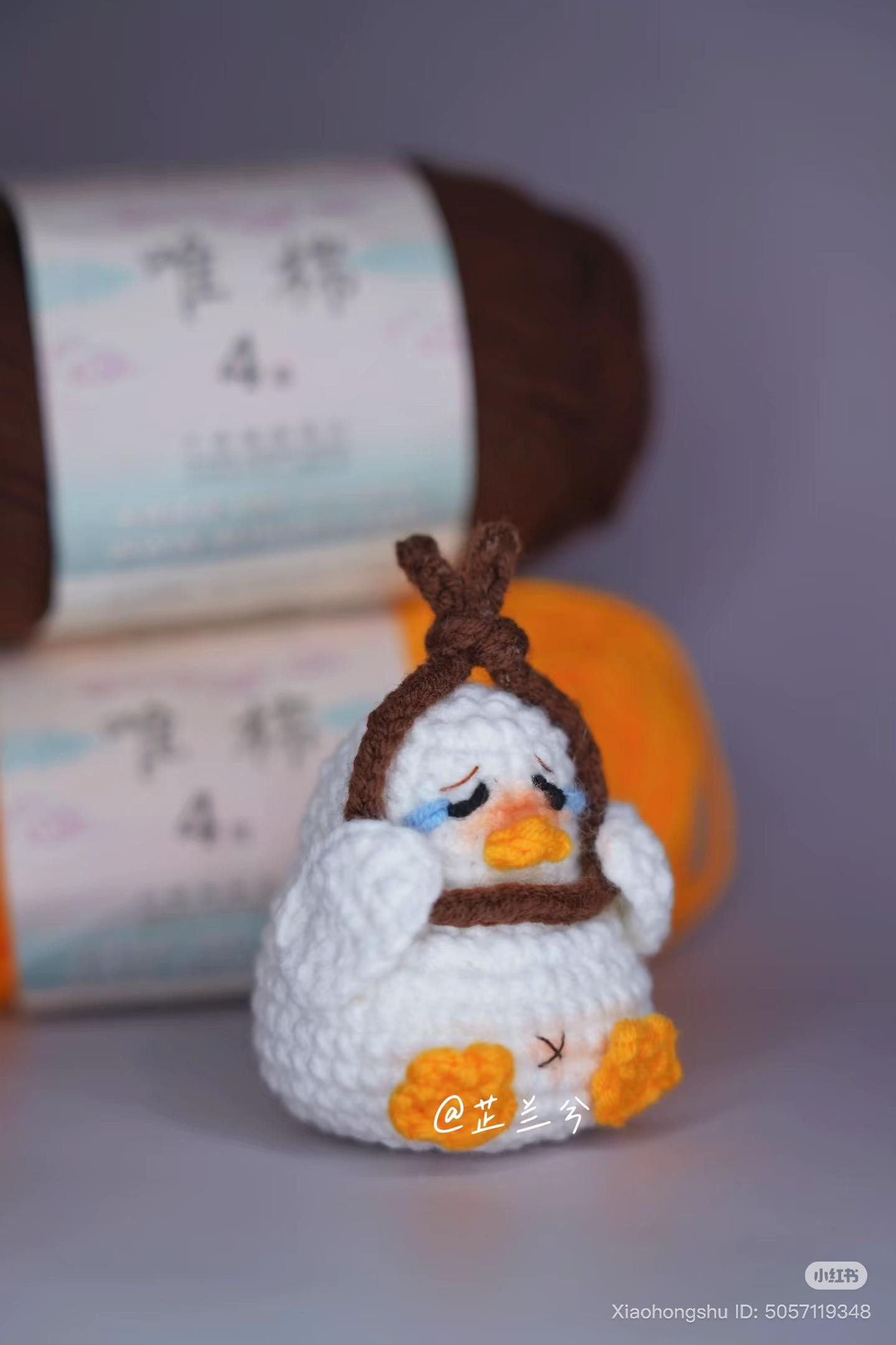 Hướng dẫn móc con vịt buồn đeo khăn quàng