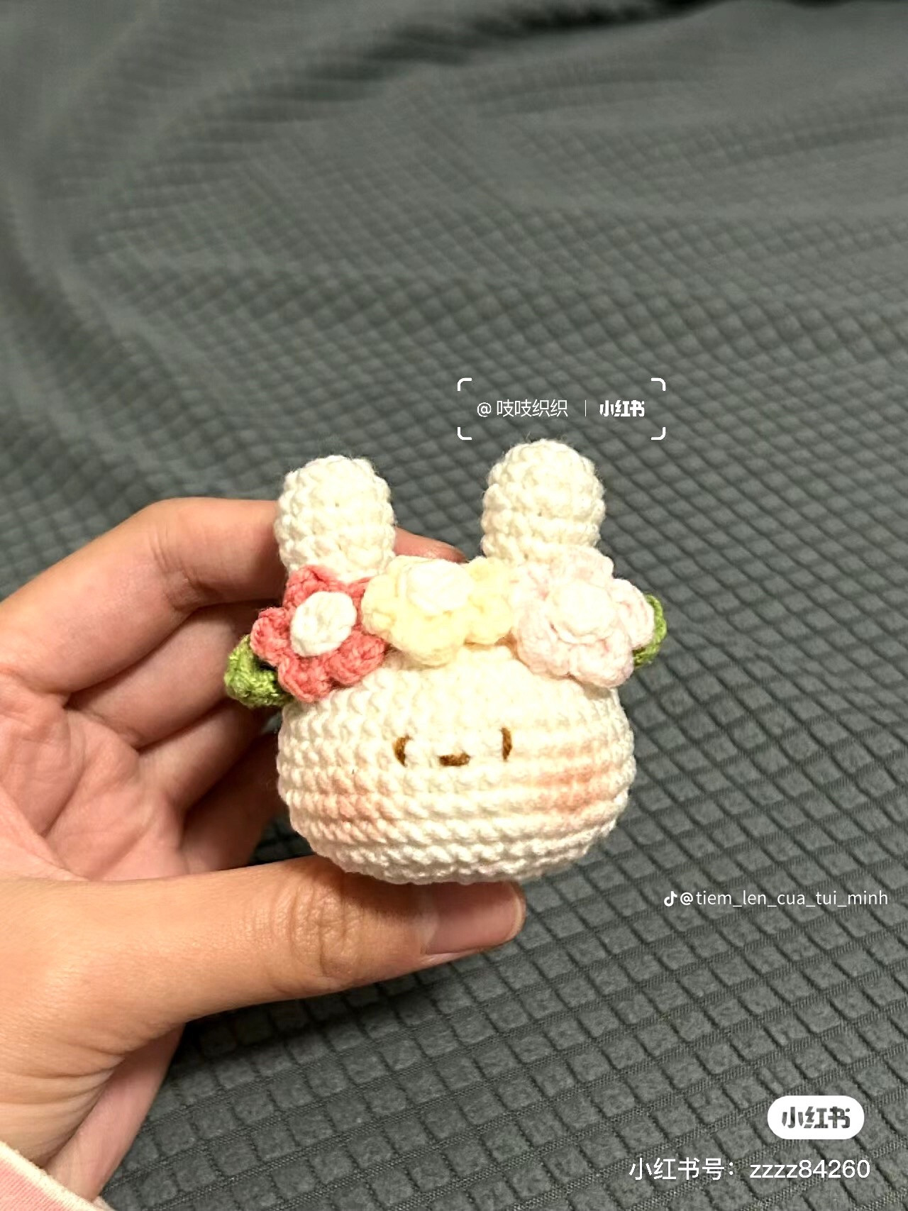 Hướng dẫn móc đầu thỏ bông tai hoa pastel