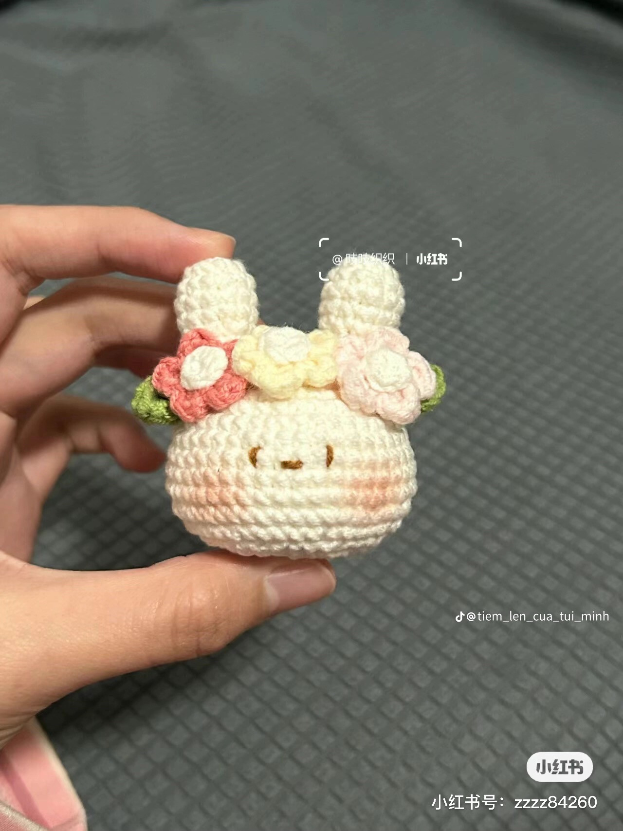 Hướng dẫn móc đầu thỏ bông tai hoa pastel