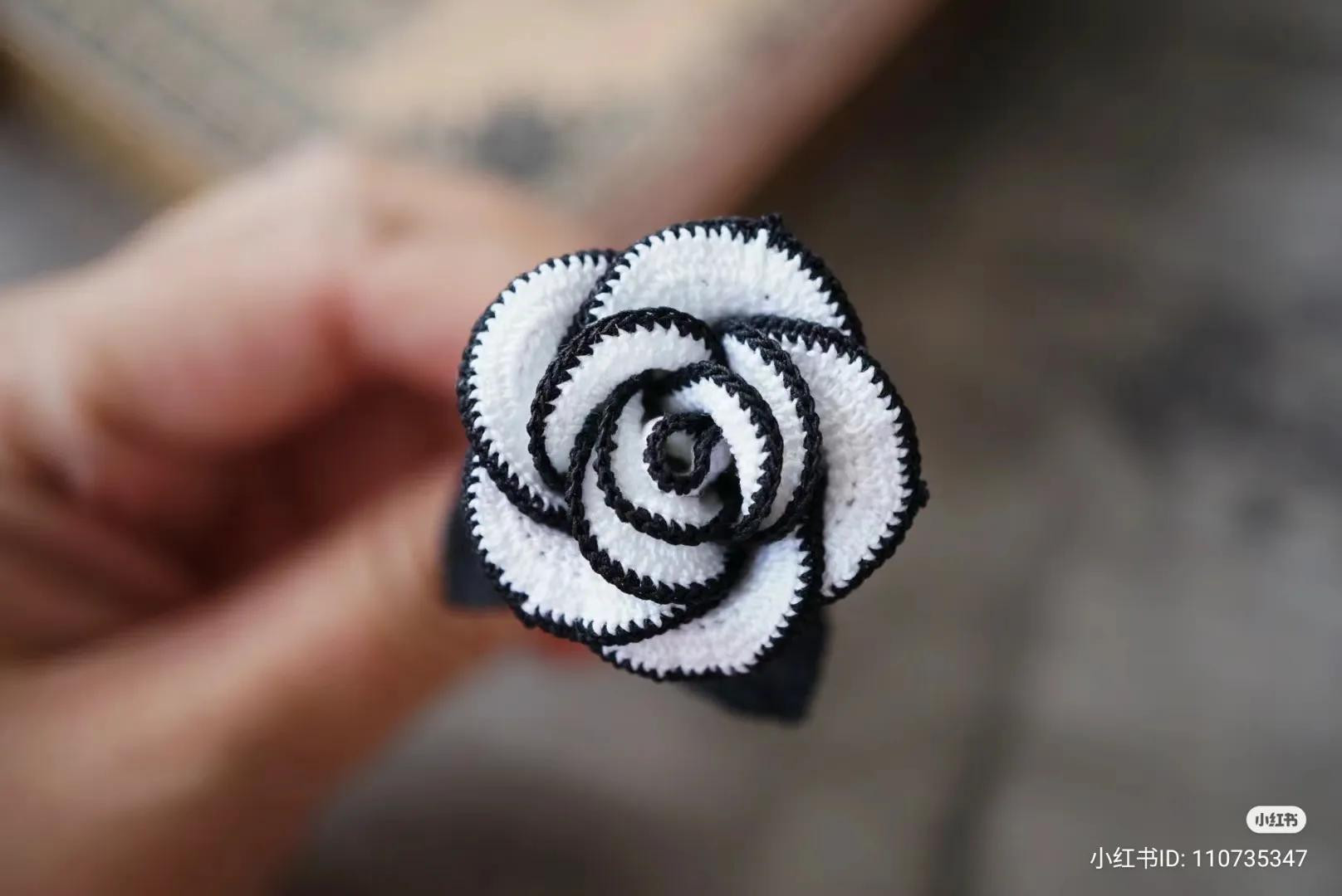 Hướng dẫn móc hoa hồng phong cách Chanel đen trắng