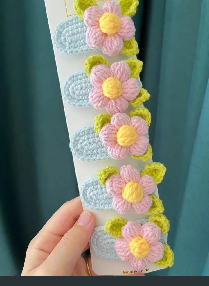 Hướng dẫn móc kẹp tóc hoa cúc màu hồng xanh pastel