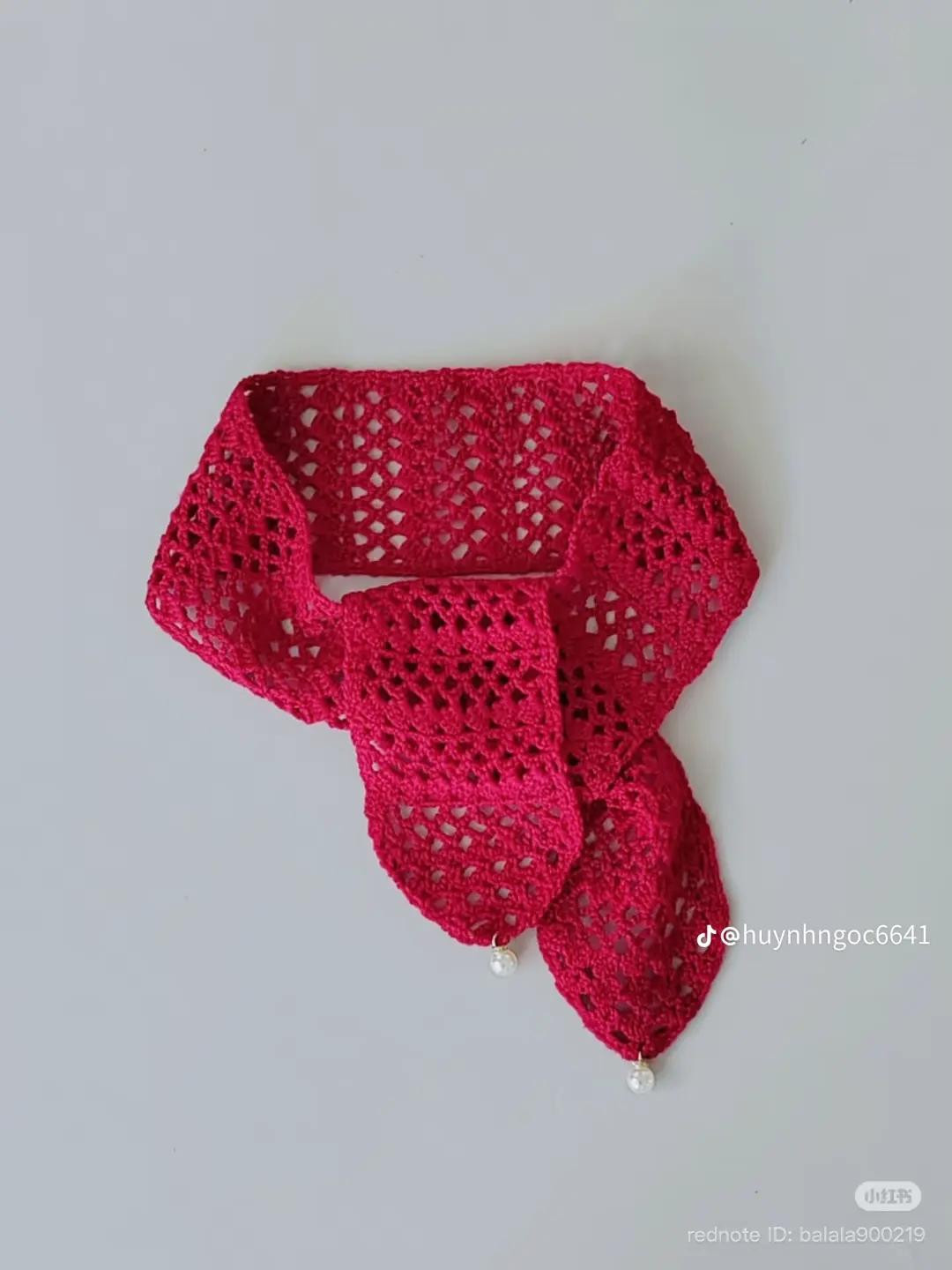 Hướng dẫn móc khăn len đỏ hoa văn mắt lưới đính ngọc trai