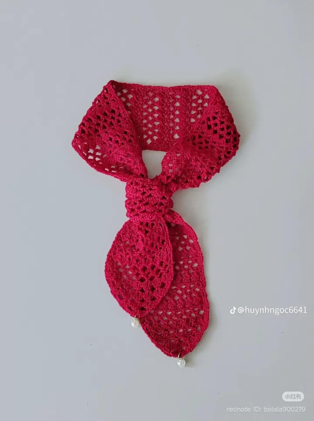 Hướng dẫn móc khăn len đỏ hoa văn mắt lưới đính ngọc trai