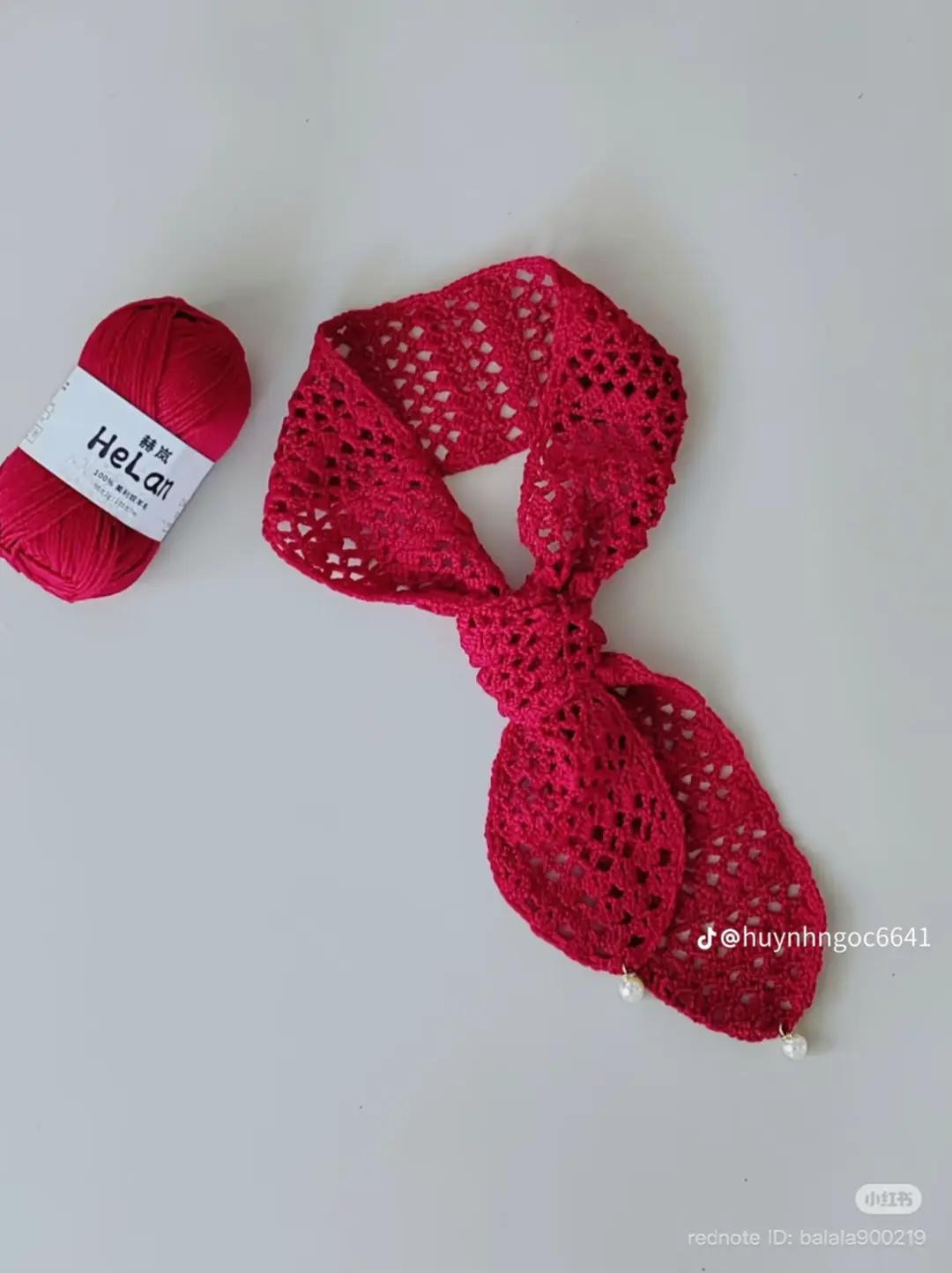 Hướng dẫn móc khăn len đỏ hoa văn mắt lưới đính ngọc trai