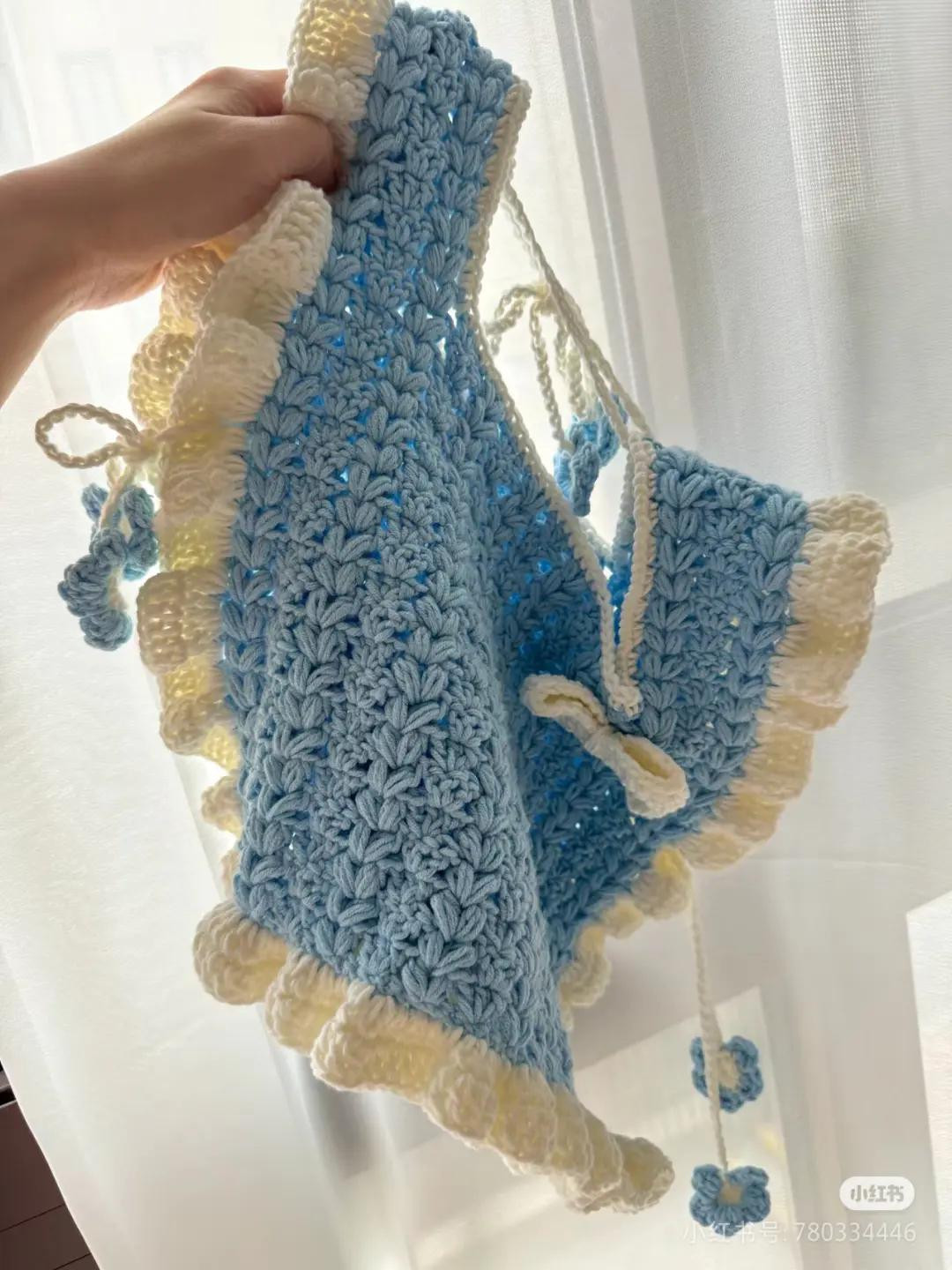 Hướng dẫn móc len áo vest bé gái màu xanh trắng