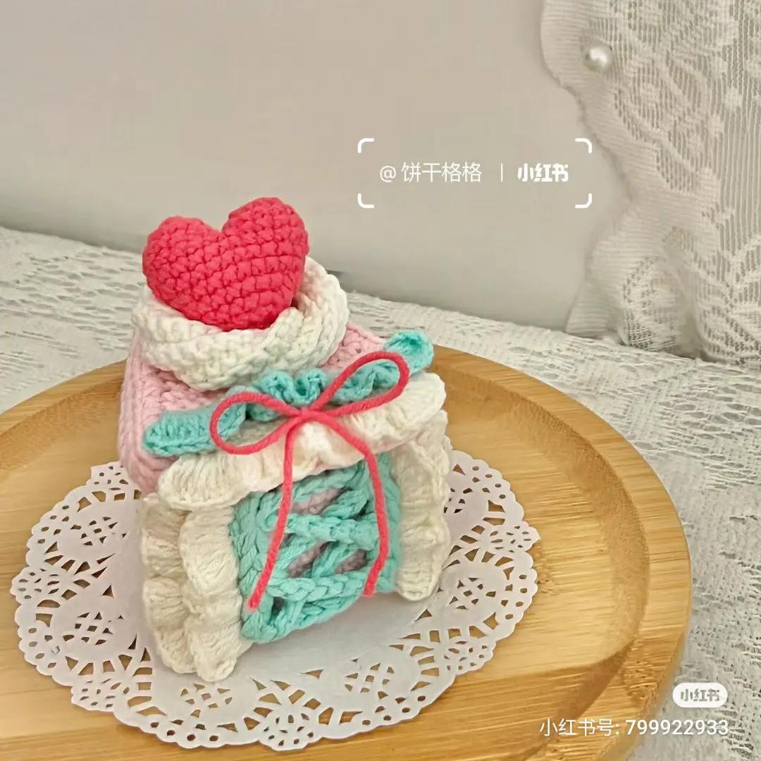 Hướng dẫn móc len bánh kem trái tim màu hồng xanh