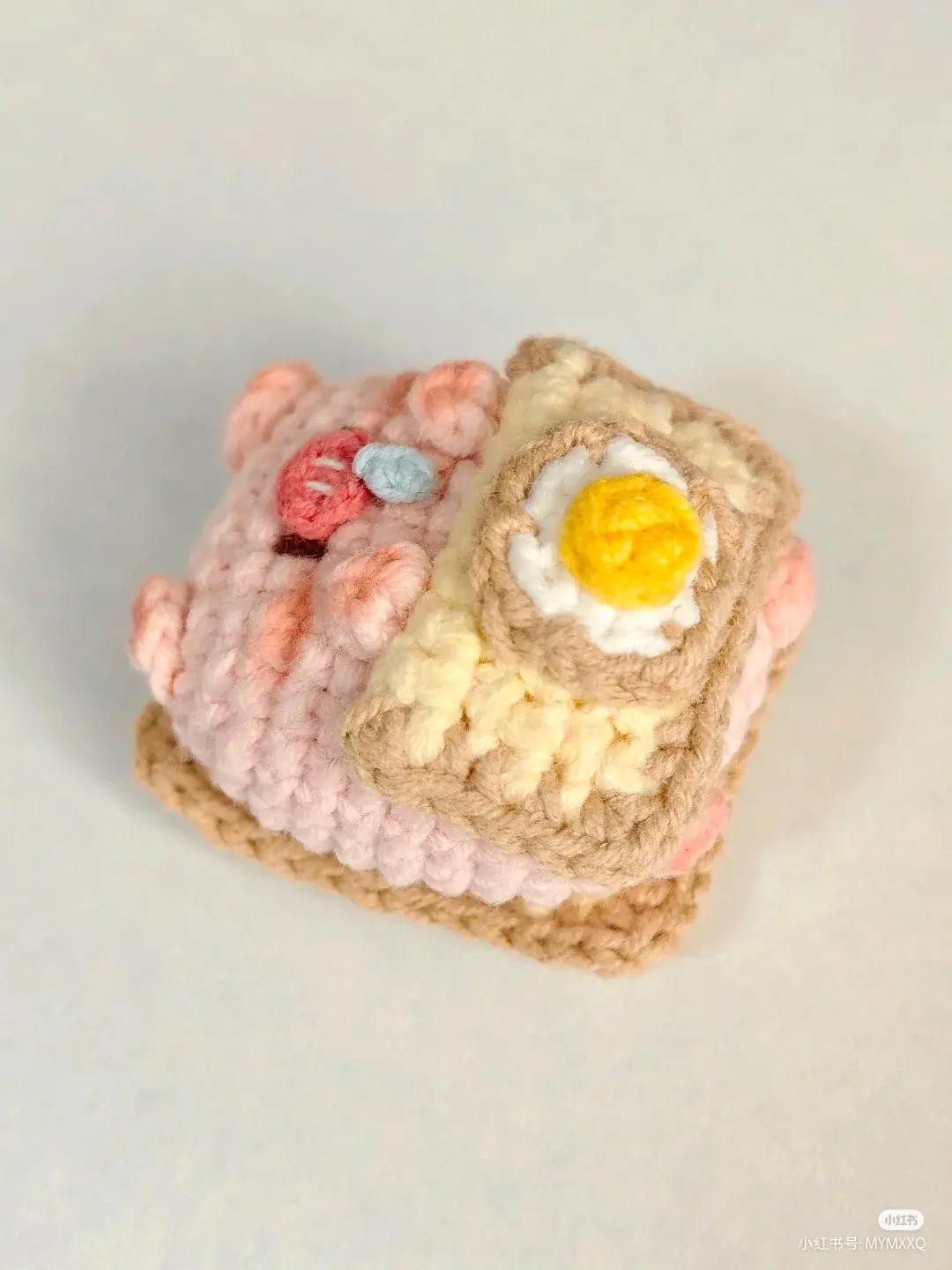 Hướng dẫn móc len Bánh Sandwich Lợn dễ thương với phần thịt heo và trứng