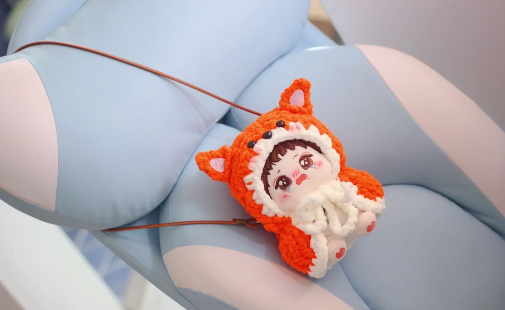 Hướng dẫn móc len búp bê áo cáo cam trắng biểu cảm buồn