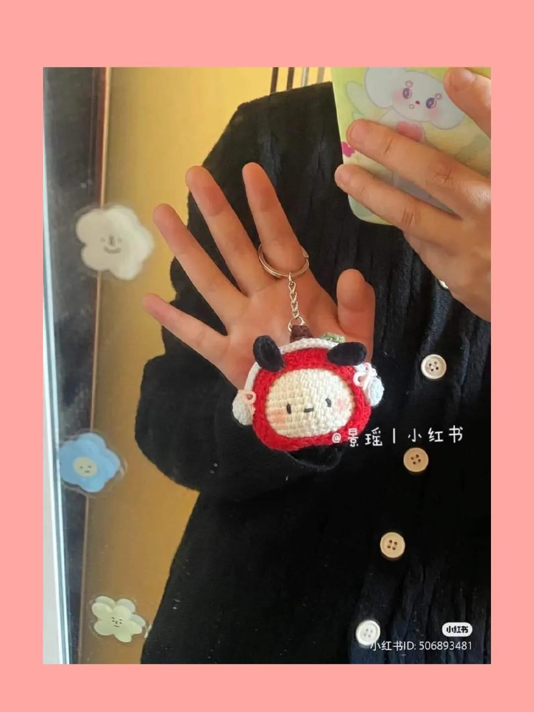 Hướng dẫn móc len búp bê chó mặc áo quả táo đỏ