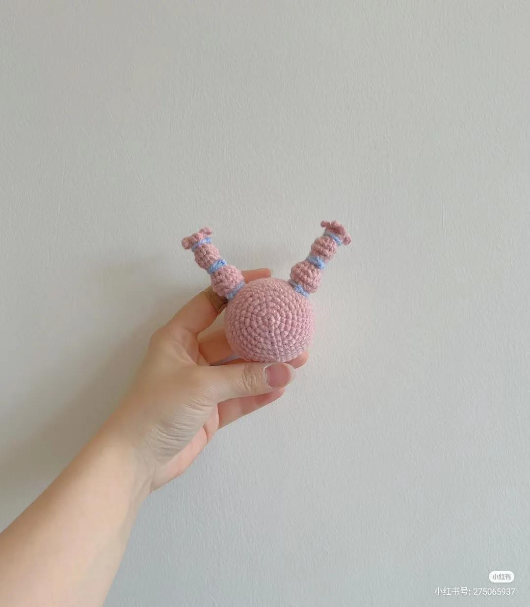 Hướng dẫn móc len búp bê đầu tròn tóc xanh hồng