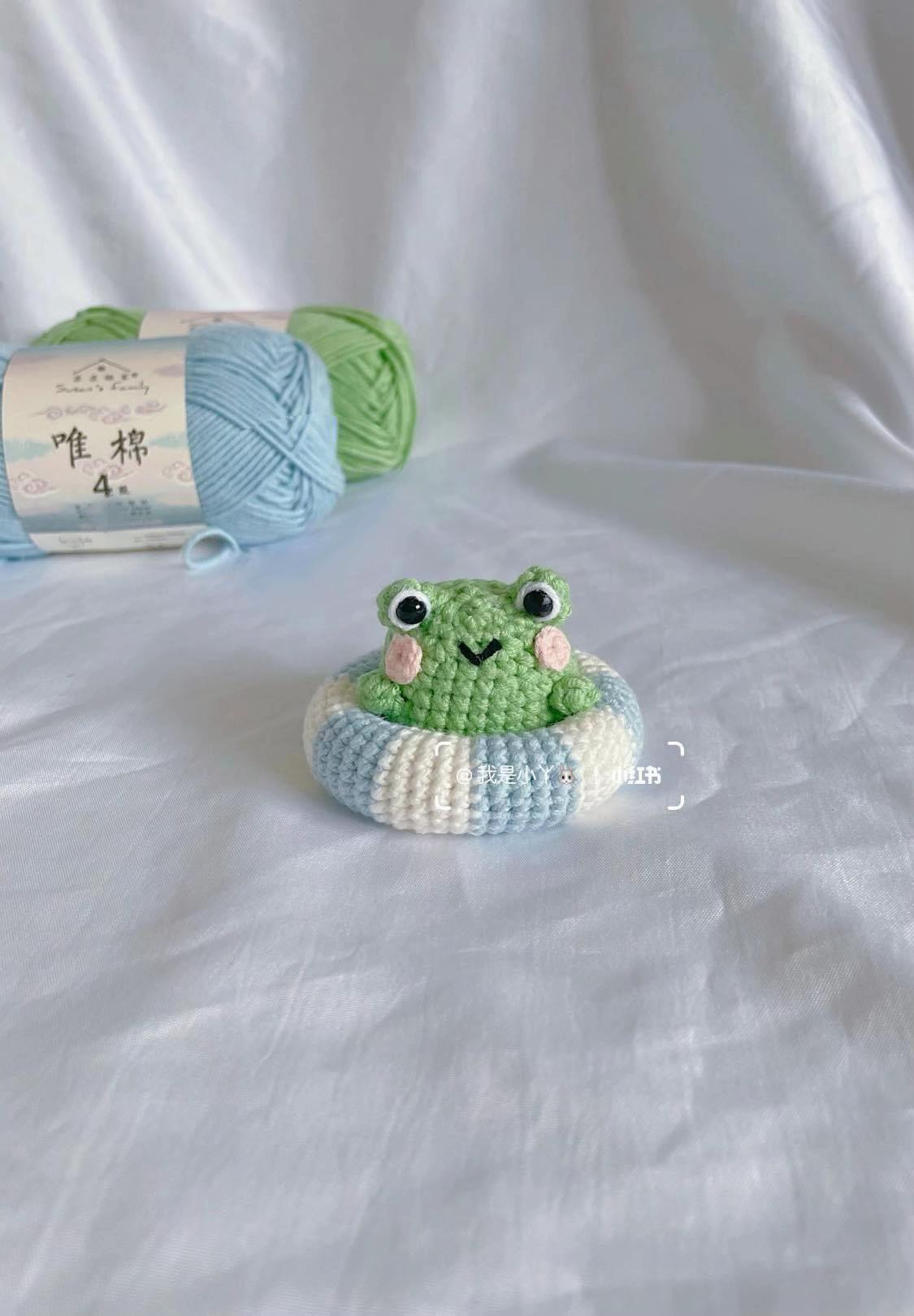 Hướng dẫn móc len búp bê ếch ngồi phao bơi mùa hè