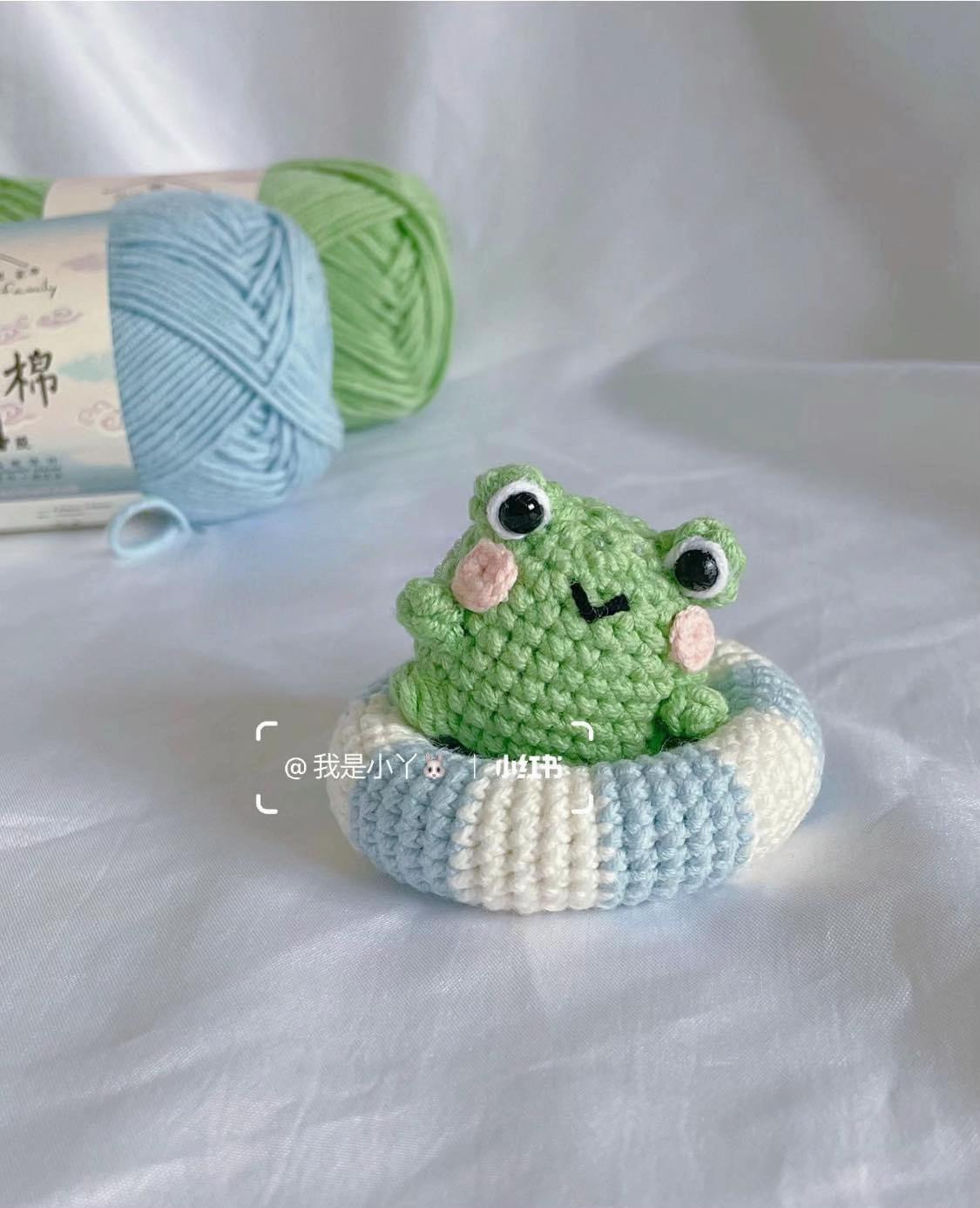 Hướng dẫn móc len búp bê ếch ngồi phao bơi mùa hè