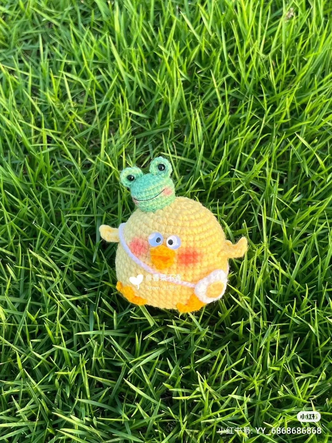 Hướng dẫn móc len búp bê gà vàng và ếch xanh