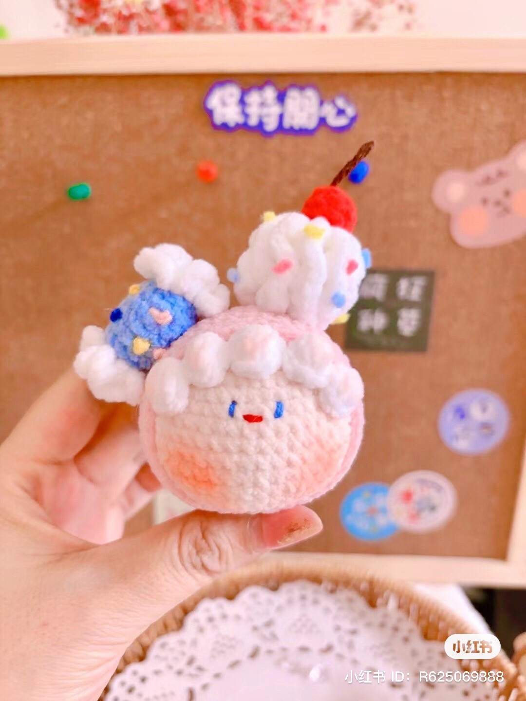 Hướng dẫn móc len búp bê kem tươi, tóc mái và quả anh đào dễ thương