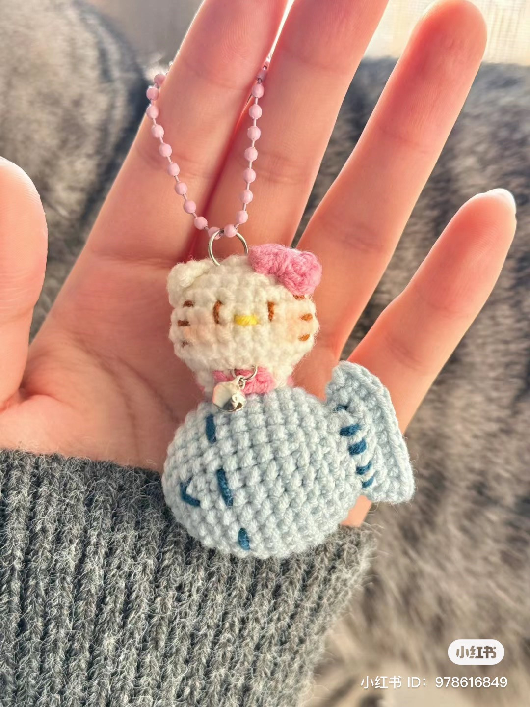 Hướng dẫn móc len búp bê Kitty cầm cá