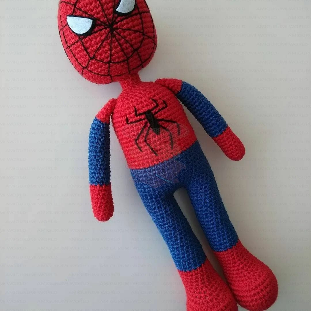 Hướng dẫn móc len búp bê nhện người nhện màu đỏ xanh với biểu tượng nhện đen và mắt trắng