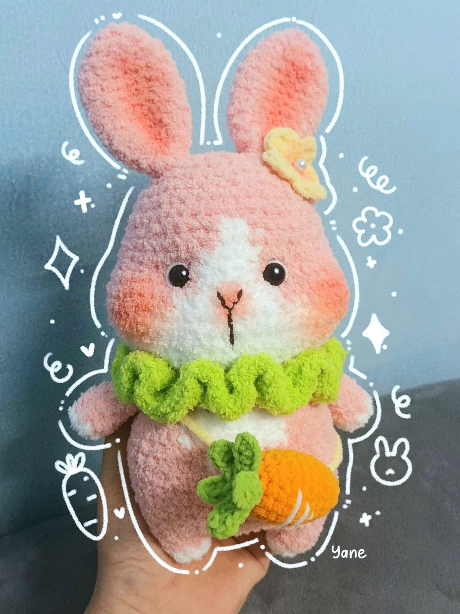 Hướng dẫn móc len búp bê thỏ màu hồng với cà rốt