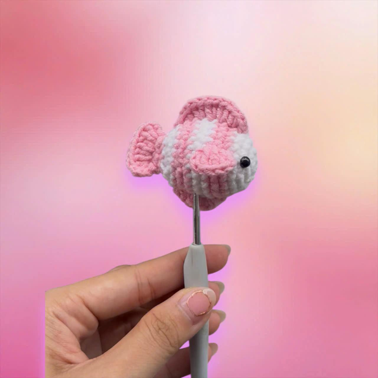 Hướng dẫn móc len cá sóc dễ thương màu hồng trắng