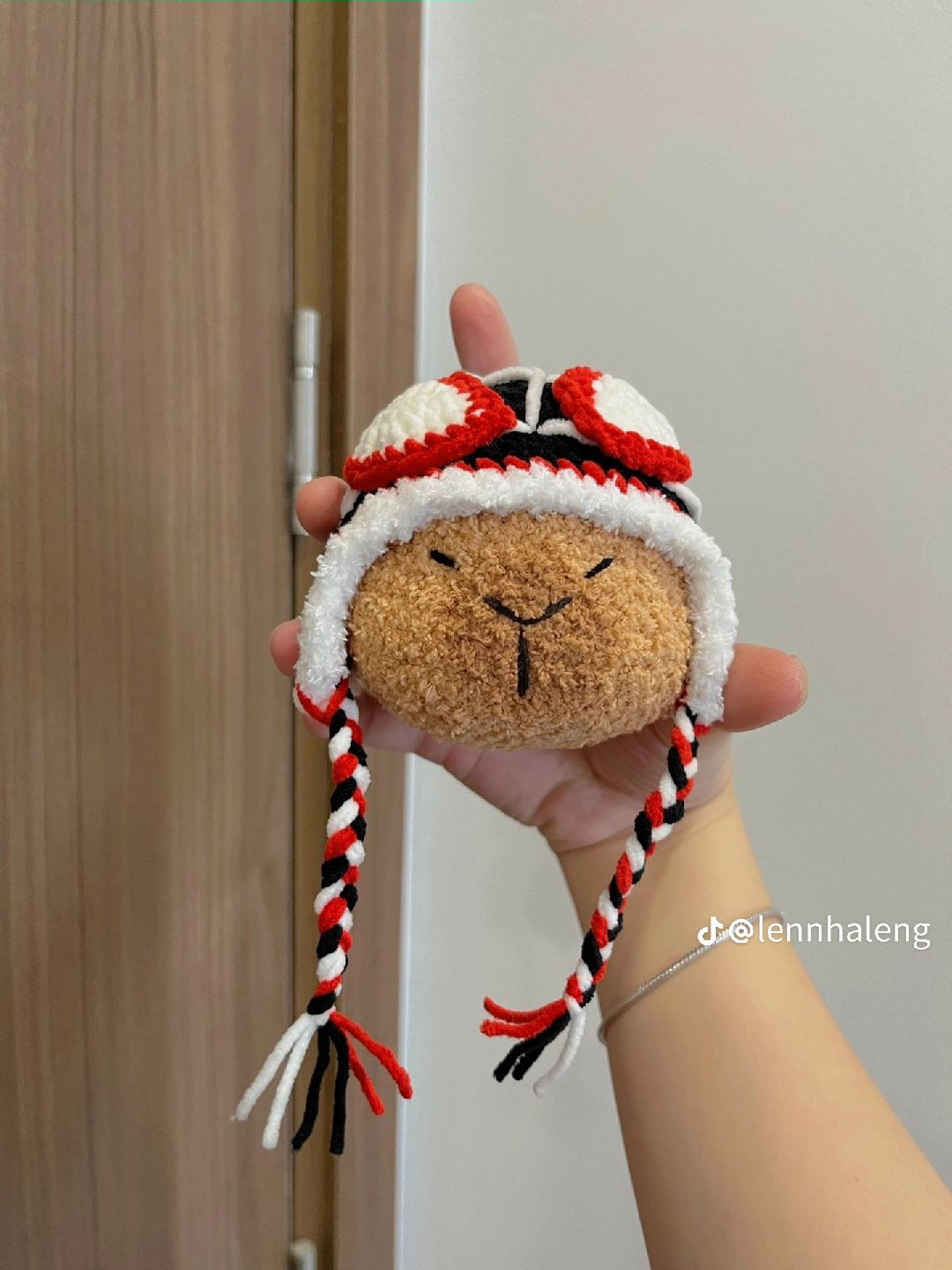 Hướng dẫn móc len Capybara đội mũ Spiderman