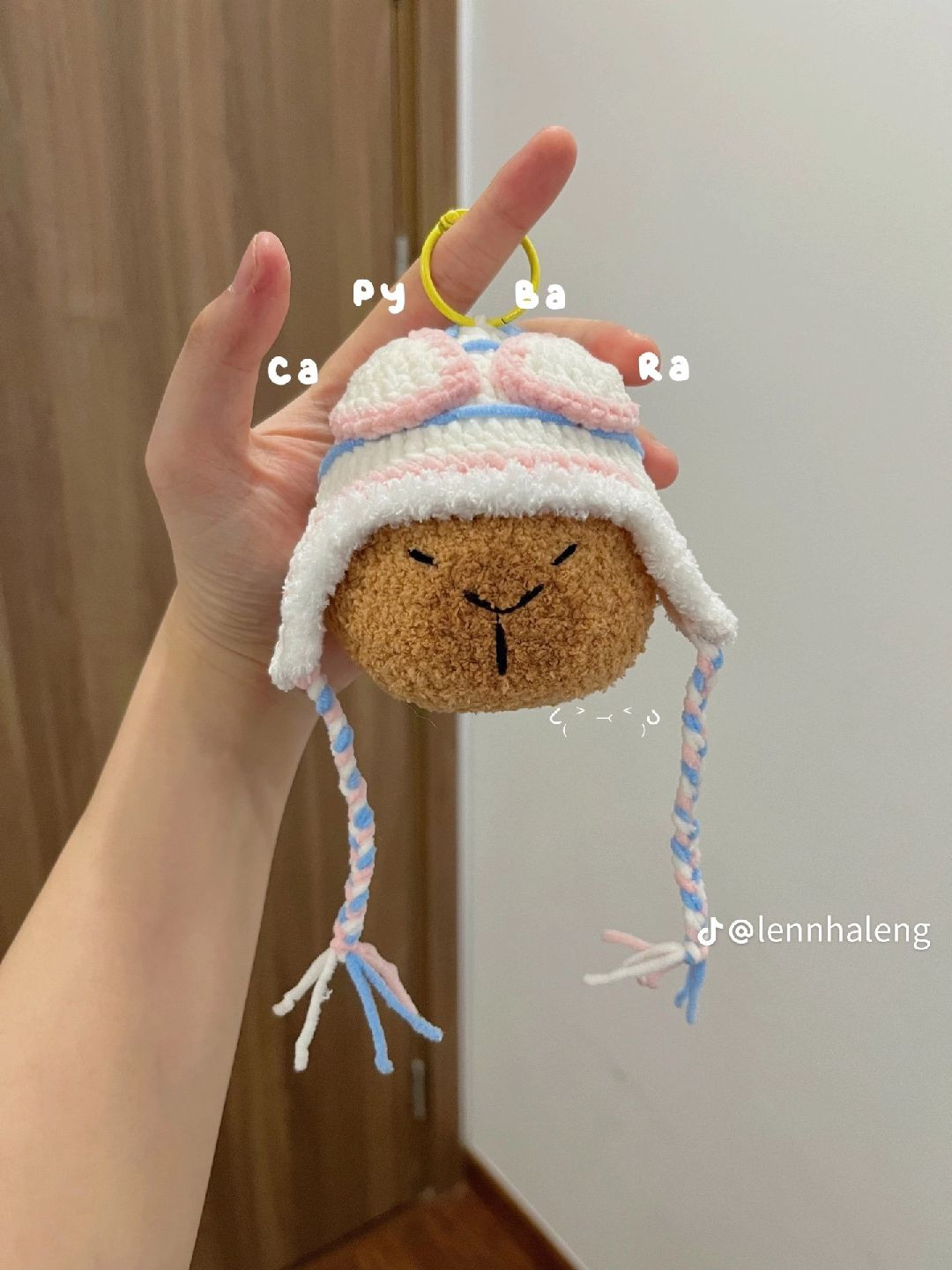 Hướng dẫn móc len Capybara đội mũ Spiderman