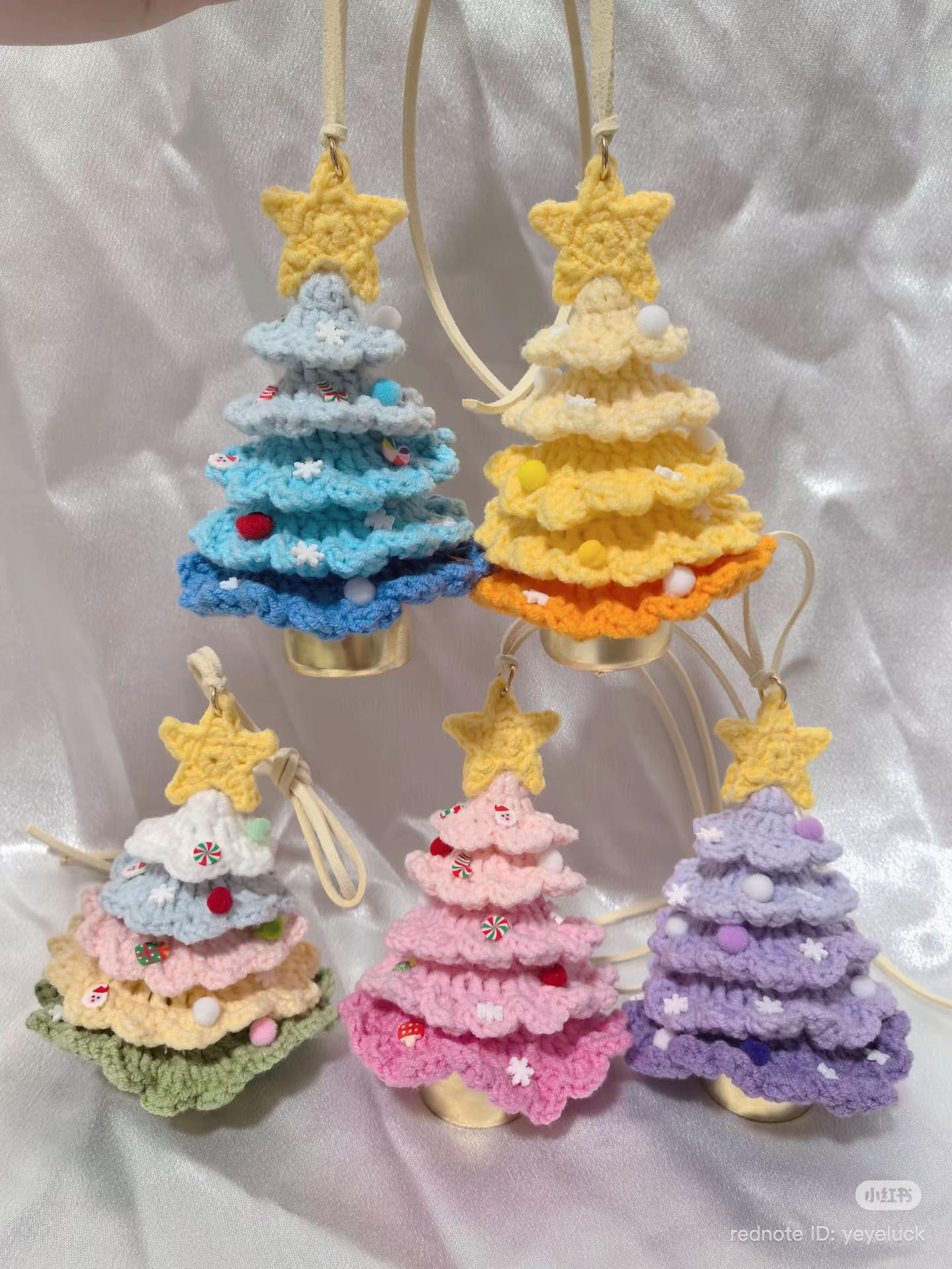 Hướng dẫn móc len cây thông Noel nhiều màu sắc dễ thương