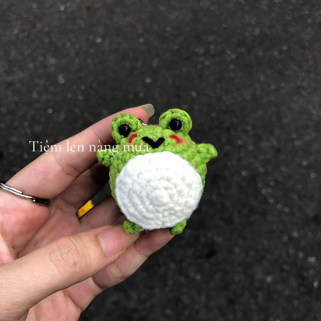 Hướng dẫn móc len chìa khóa hình con ếch xanh dễ thương