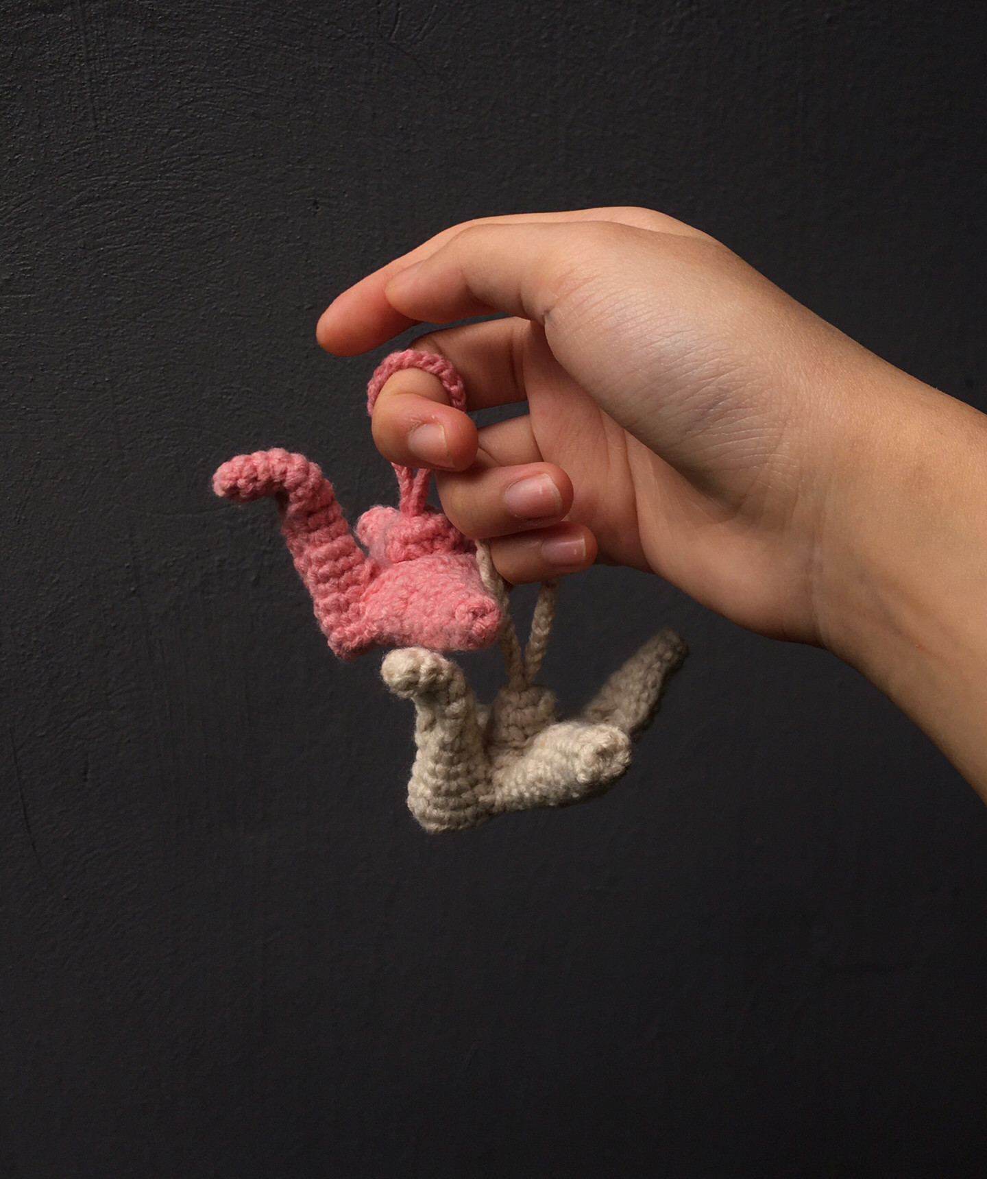 Hướng dẫn móc len chim hạc giấy màu hồng và trắng