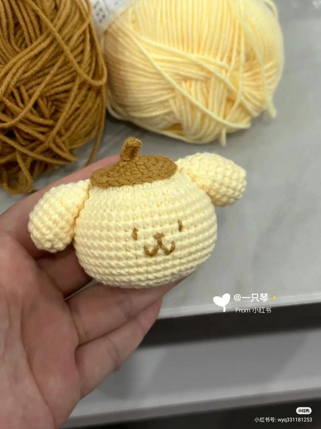 Hướng dẫn móc len Chó Pudding: Chart chi tiết cho thân, tai và mũ với tông màu vàng kem dễ thương