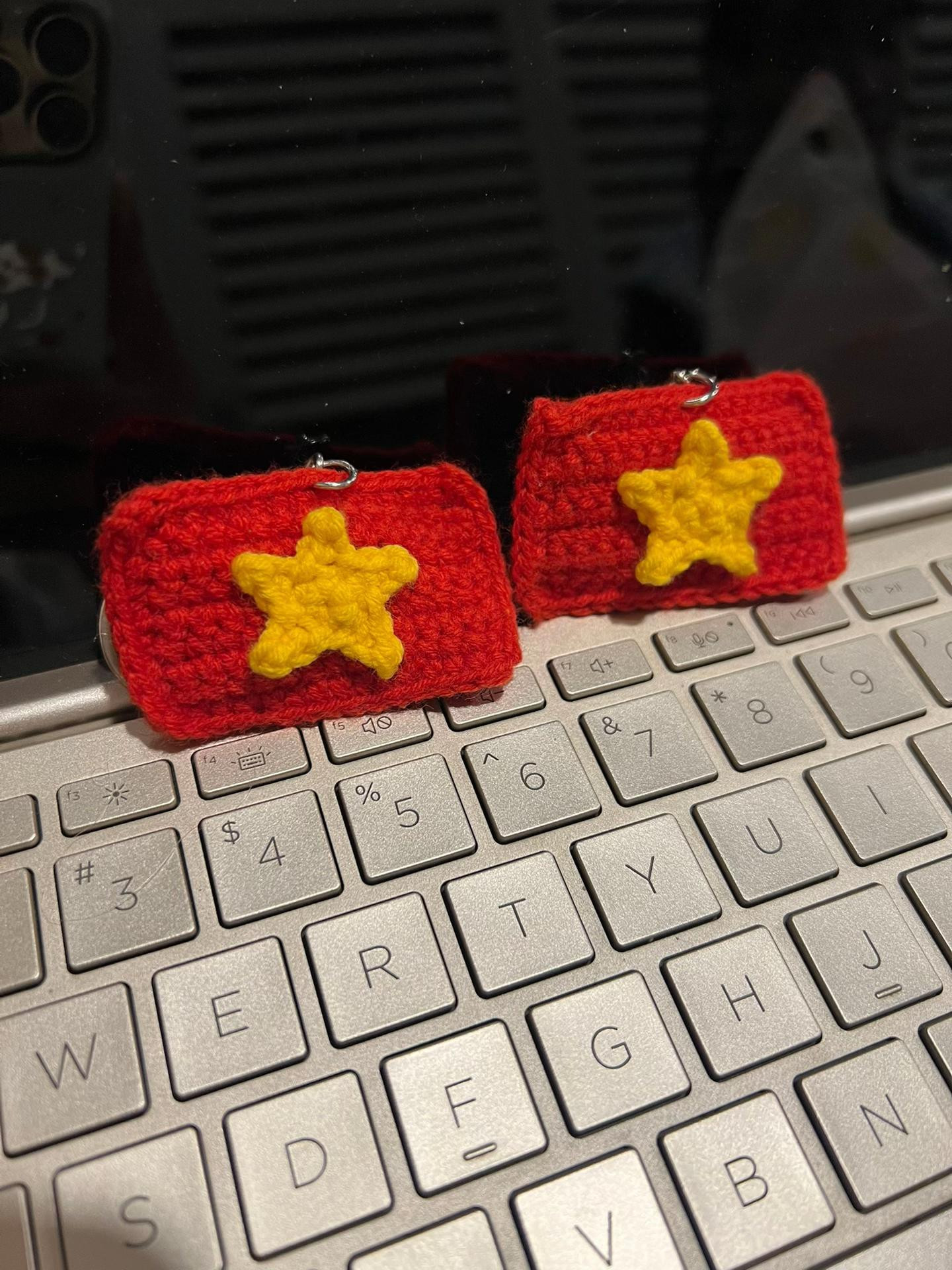 Hướng dẫn móc len Cờ Tổ quốc Việt Nam: Lá cờ và Sao vàng