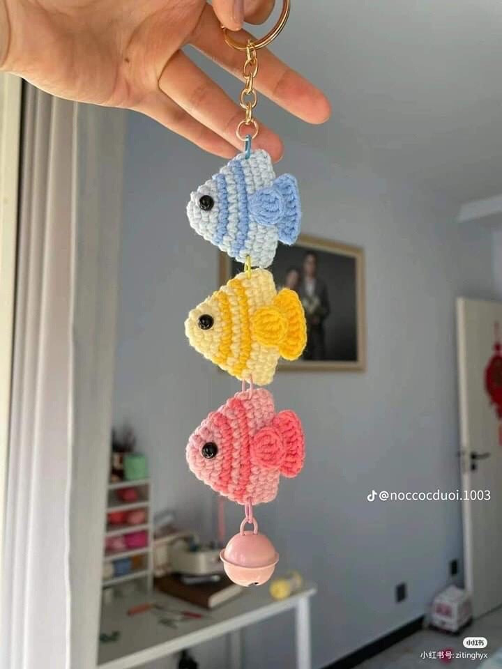 Hướng dẫn móc len con cá và mèo đội mũ cà chua