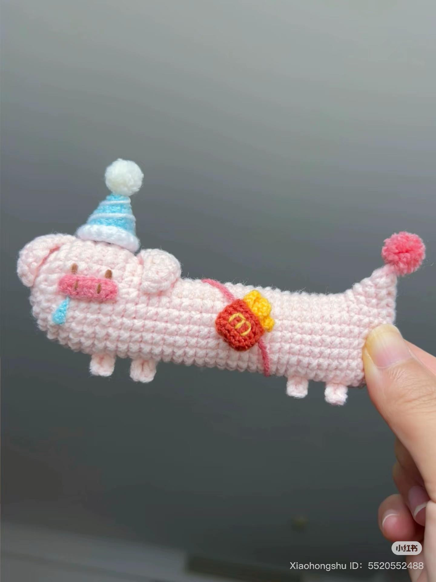 Hướng dẫn móc len con heo màu hồng đeo túi khoai chiên