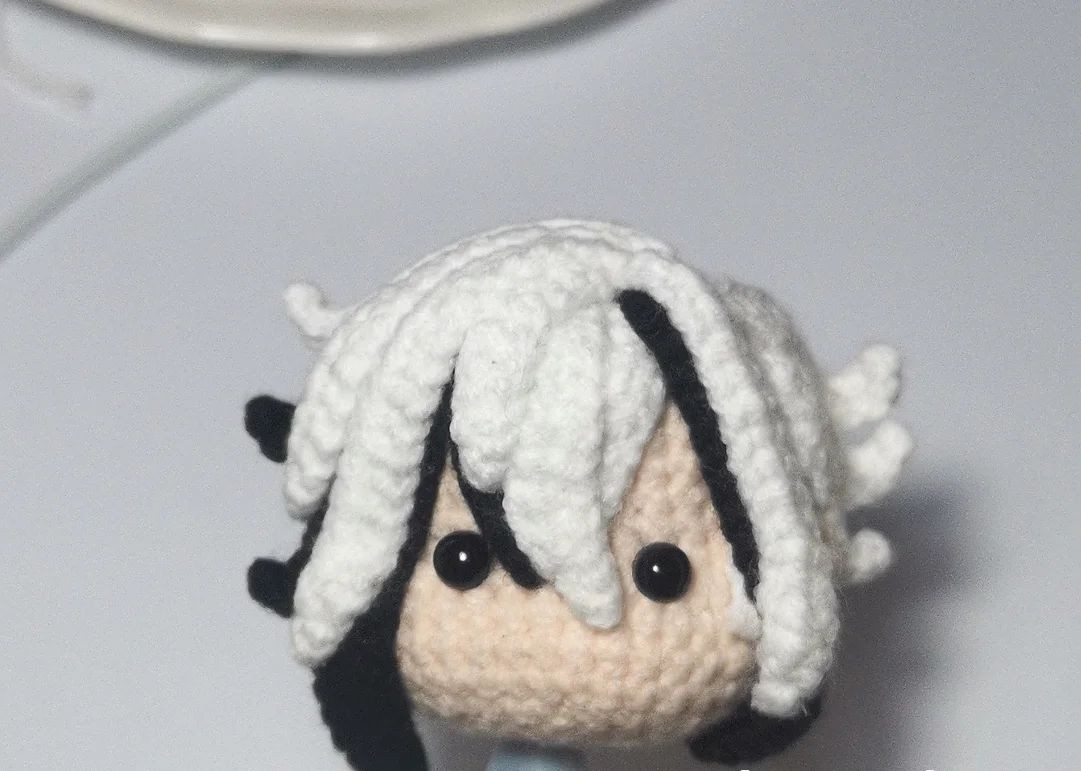 Hướng dẫn móc len đầu búp bê Mochi tóc trắng đen chi tiết