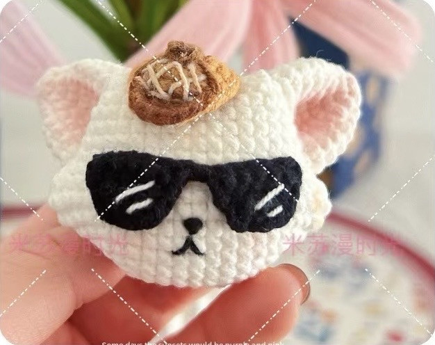 Hướng dẫn móc len đầu mèo đeo kính mát và bánh ngọt