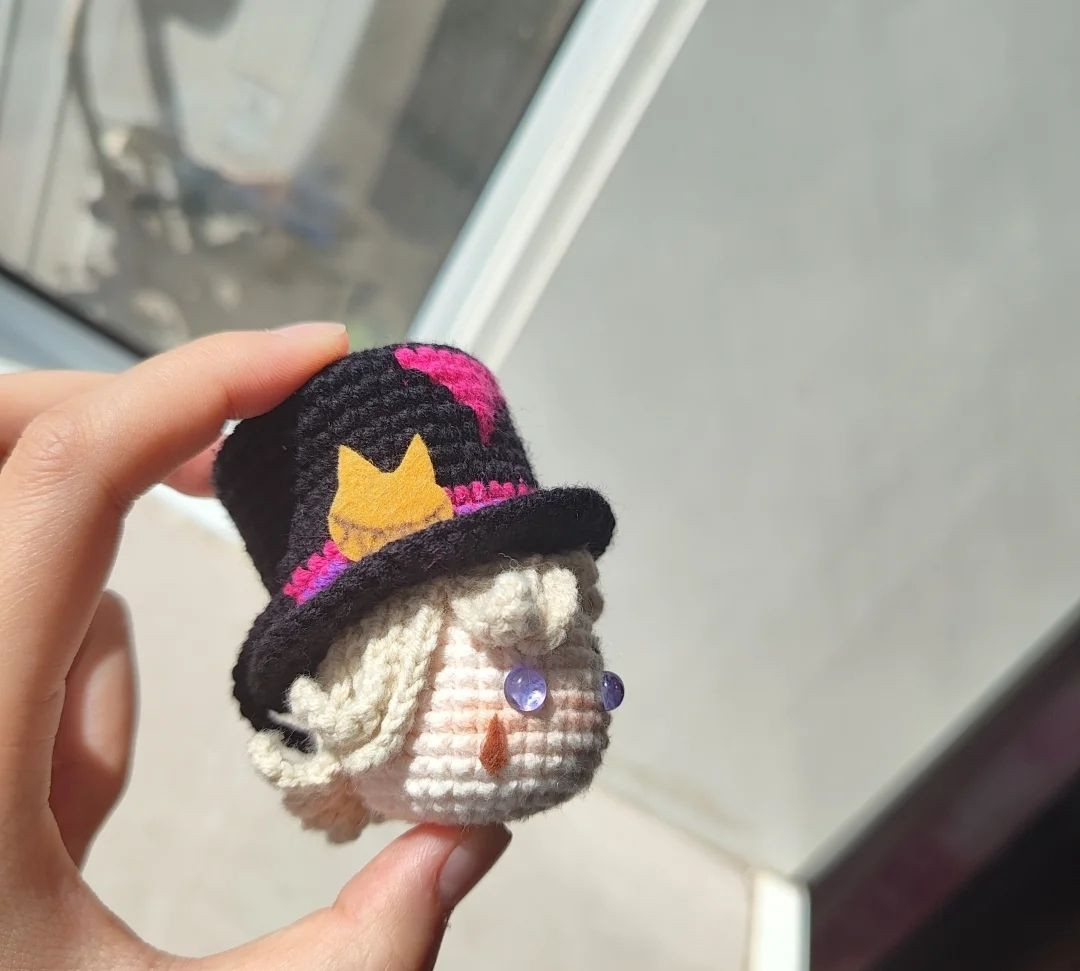 Hướng dẫn móc len đầu nhân vật Gojo Satoru đội mũ cao