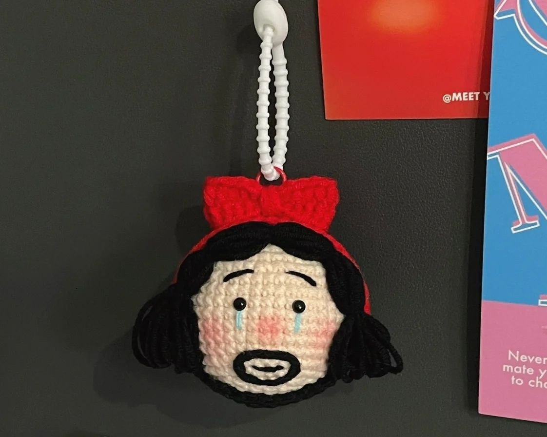 Hướng dẫn móc len đầu nhân vật khóc mắt to, tóc đen