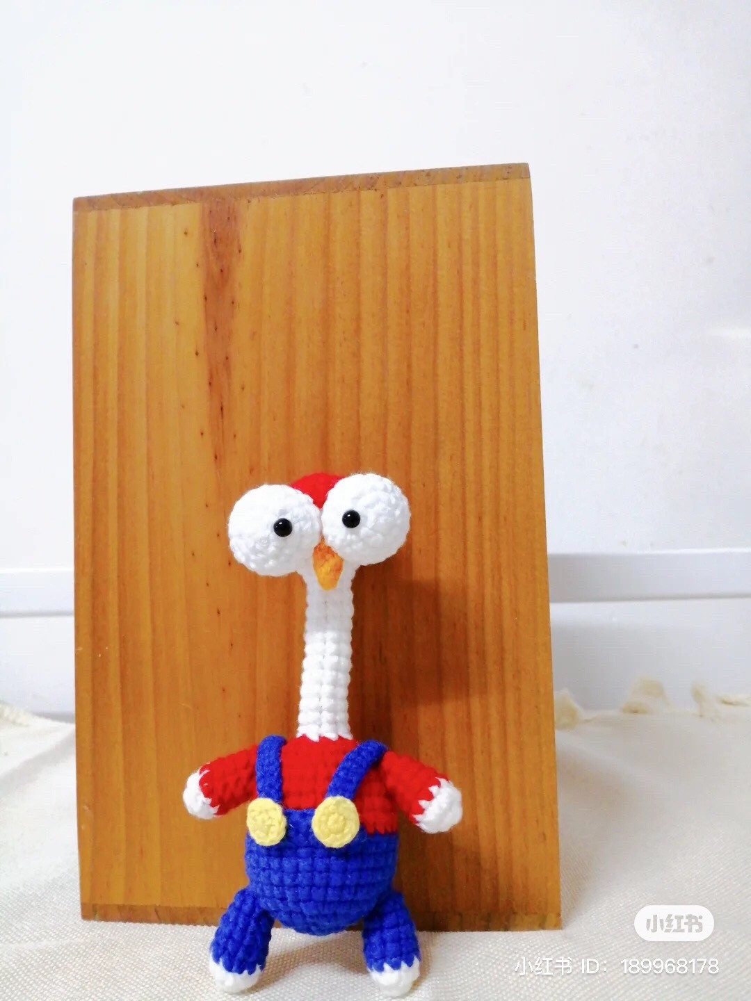 Hướng dẫn móc len Gà Cúc Cu với mắt to, áo đỏ và quần xanh