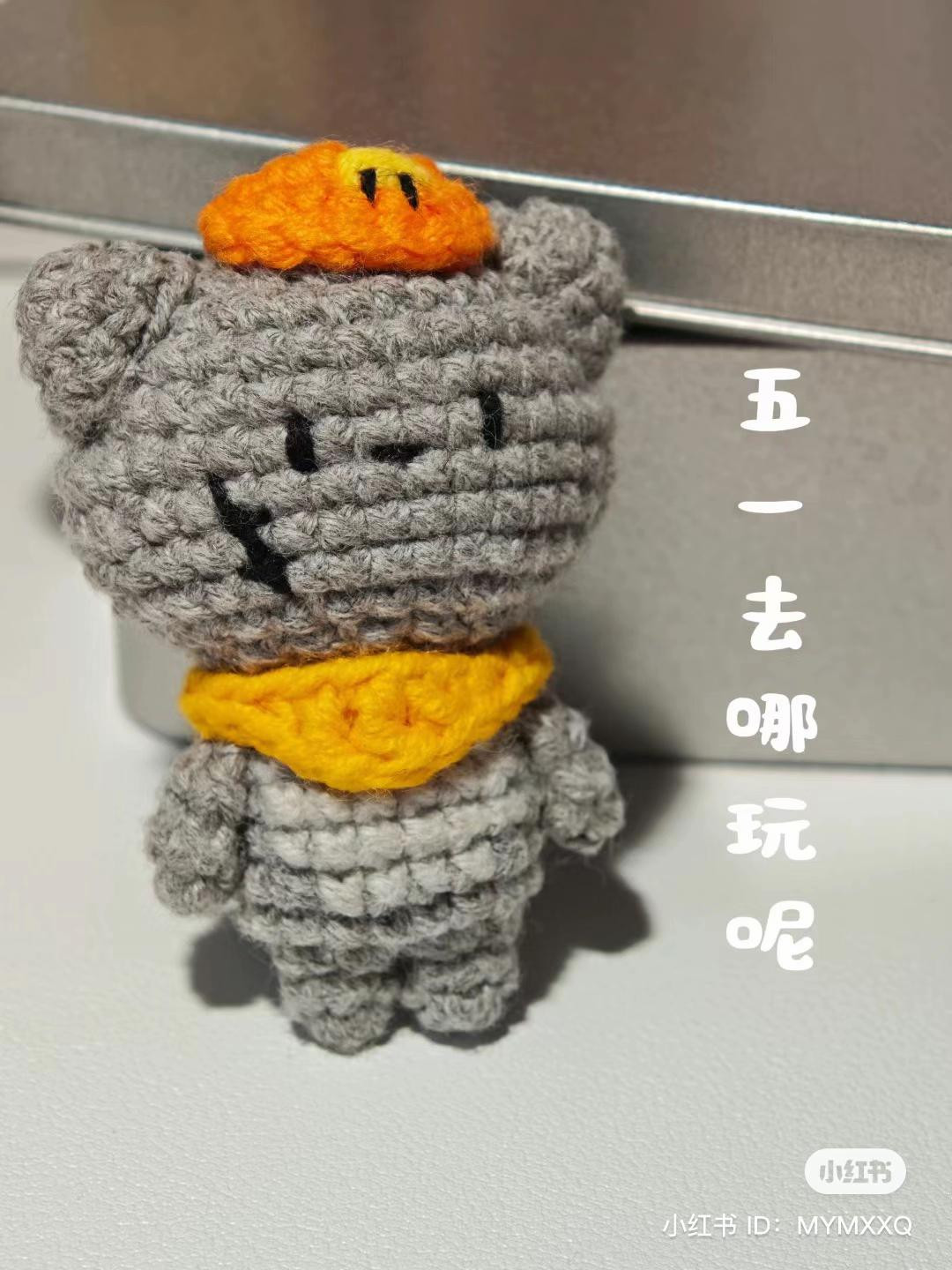 Hướng dẫn móc len gấu xám đeo túi bánh cam dễ thương