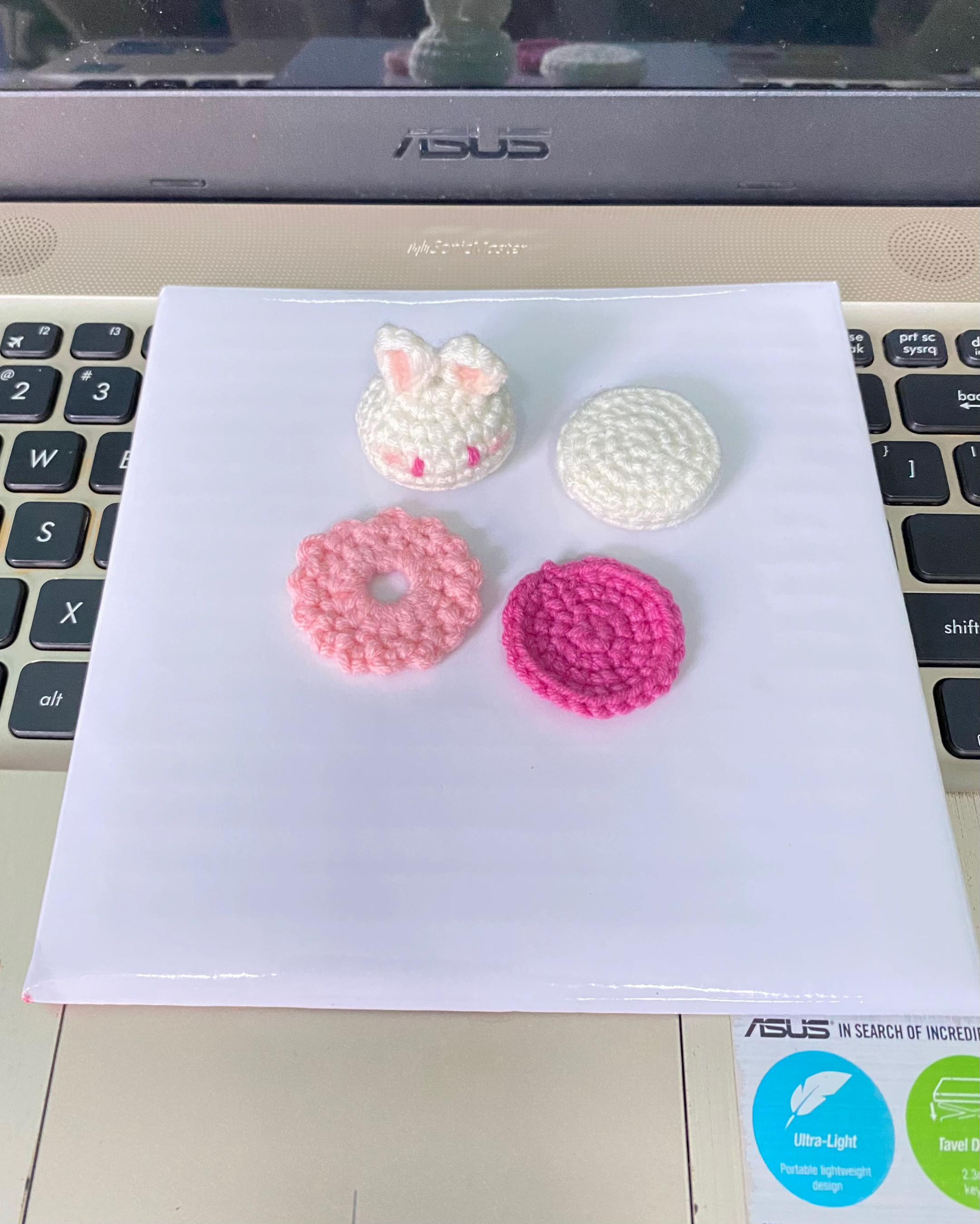 Hướng dẫn móc len Hamburger Thỏ màu hồng trắng