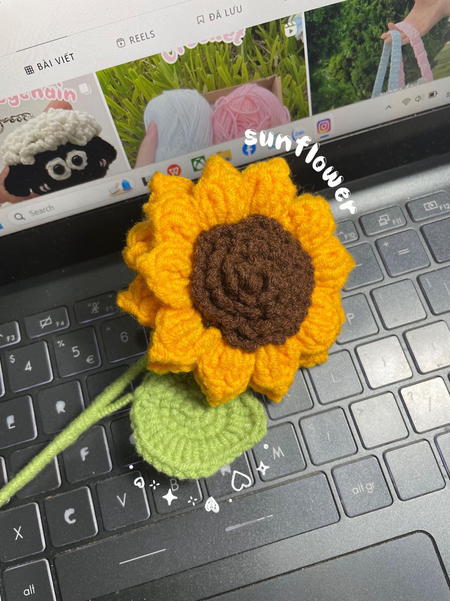 Hướng dẫn móc len hoa hướng dương chi tiết: cách làm cánh, nhụy, đài và lá